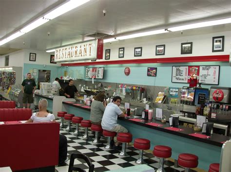 Retro Dining : Living Las Vegas | Retro diner, Diner decor, American diner