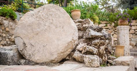 tomb 的图像结果