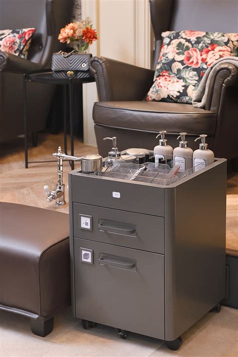 Lavish-Nail-Salon - IKEA