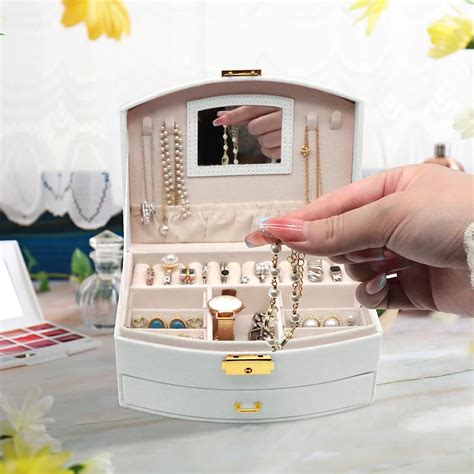 How To Store Jewelry For Travel | Storables