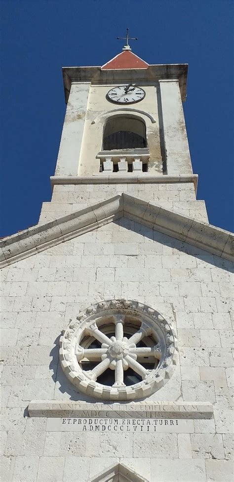 Župna crkva Pohođenja Blažene Djevice Marije (Sight / Attraction) - Supetar