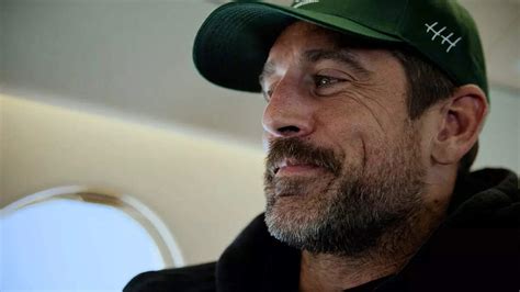 Why Aaron Rodgers remains unsigned: Adam Schefter reveals the real ...