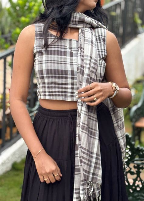 Crop Top with Stole – Gammaa Clothing
