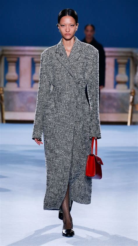 Tory Burch Fall/Winter 2023 | Fall winter fashion trends, Cute casual ...