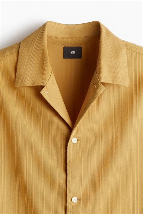 Men’s Yellow Regular Fit Textured-weave resort shirt | H&M IN