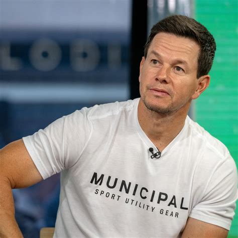 Mark Wahlberg Height - How He Measures Up in Hollywood