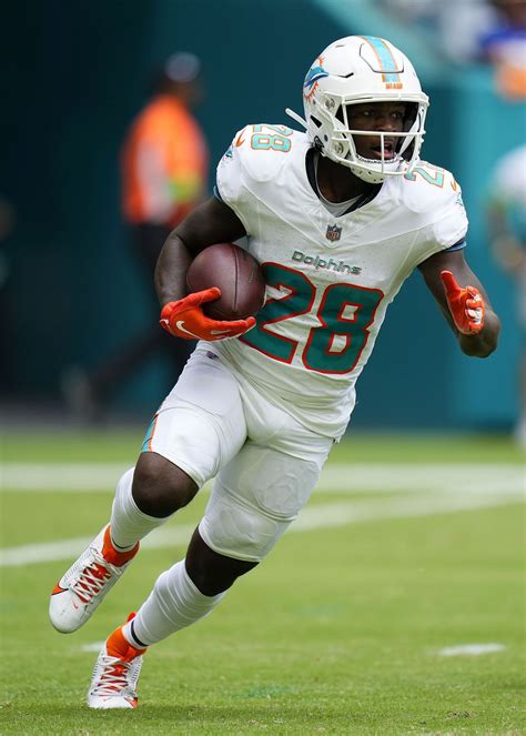 Fantasy Football Week 10 Trade Targets: De'Von Achane, David Montgomery ...