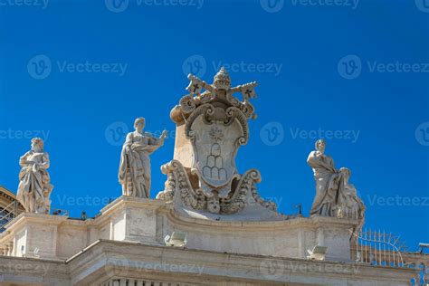 Detail of the Chigi coats of arms and the statues of saints that crown the colonnades of St ...