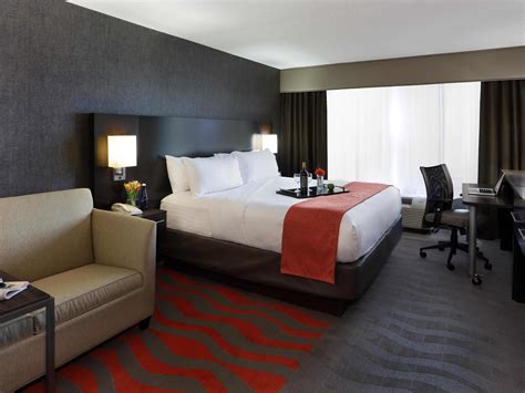 Hotel In Somerville MA With Indoor Pool Near Bunker Hill | Holiday Inn ...