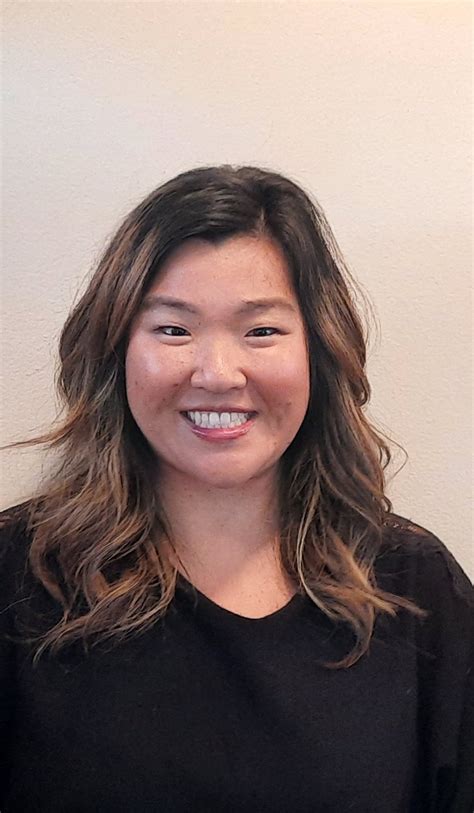 Ashley Nelson Headshot - Watercourse Counseling