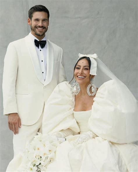 Paula Souza • Cantinho de Noiva | As fotos oficiais do casamento da @sabrinasato e ...