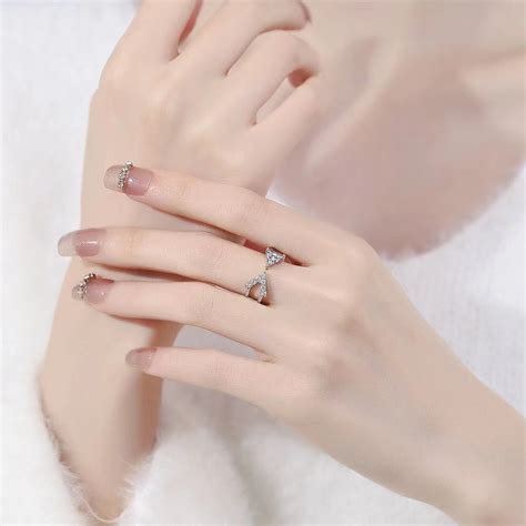 Letter Texture Zircon Ring – The Elite Gallery - by Viexta