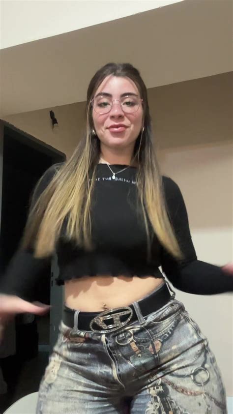 Nahii🌷 (@nahii_caceres) - Urlebird