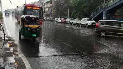 Delhi Rains: Parts of Delhi witnesses light rains, maximum temperature ...
