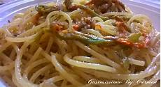 pasta fiori di zucca e alici spaghetti con fiori di zucca acciughe e pane tostato pasta fiori di zucca e alici spaghetti con fiori di zucca acciughe e pane tostato