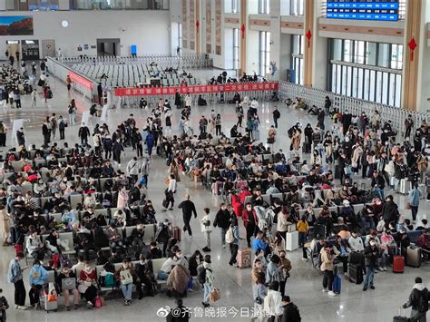 淄博火车站一日到发人数创3年来新高！他们都是大学生组团到淄博吃烧烤