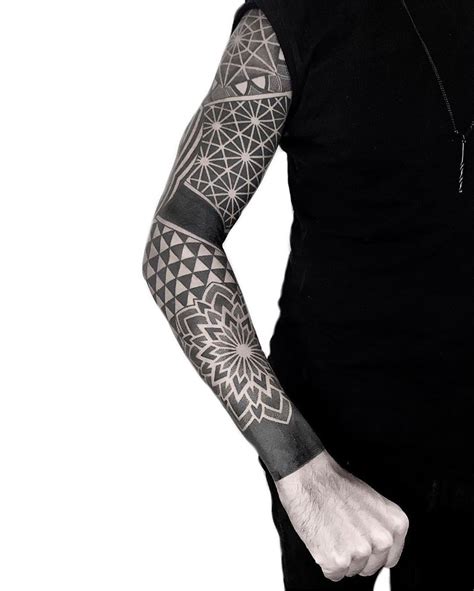 https://tattoogrid.net/wp-content/uploads/2020/02/Geometric-blackwork-sleeve-by-tattooist-NEENO.jpg