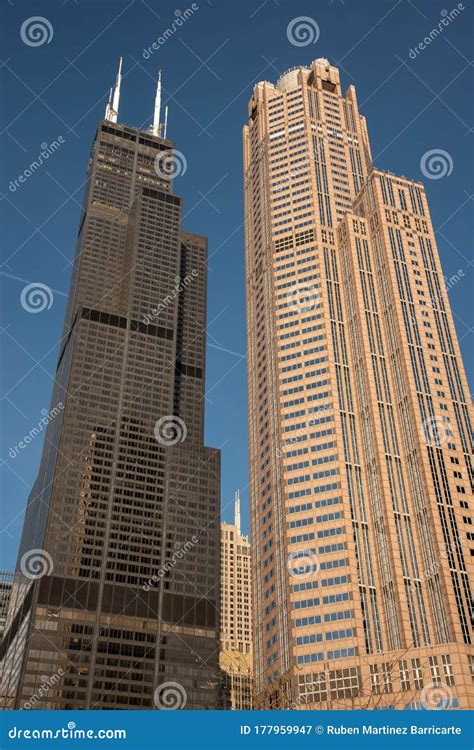 Willis Tower Behind the 311 South Wacker Drive Editorial Photography ...