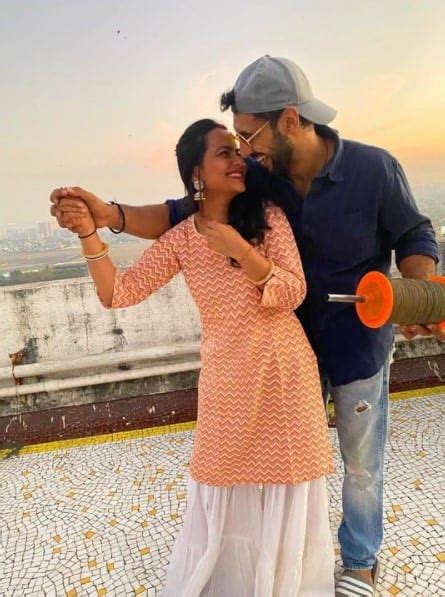 Choreographer Punit Pathak romances wife Nidhi Moony Singh in mushy ...