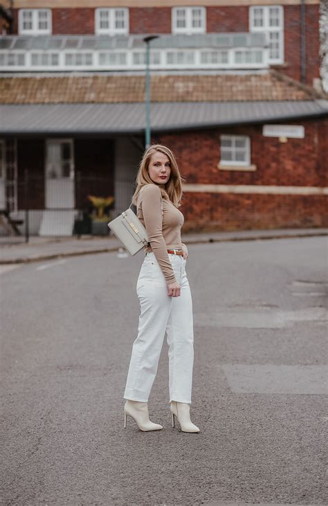 How To Wear White Straight Leg Jeans - FORD LA FEMME