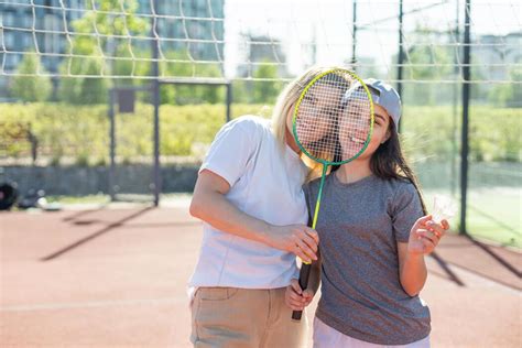 Kids Playing Badminton 的图像结果