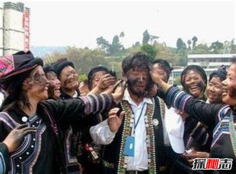 世界上最奇葩的节日：新疆锡伯族的抹黑节_腾讯新闻