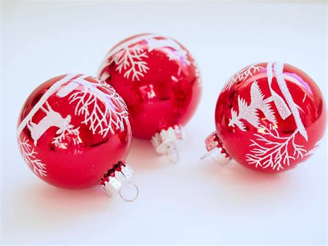 Homemade Christmas Baubles · How To Make A Christmas Tree Ornament ...