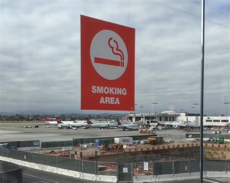 Smoking at Los Angeles International Airport (LAX), smoking area ...