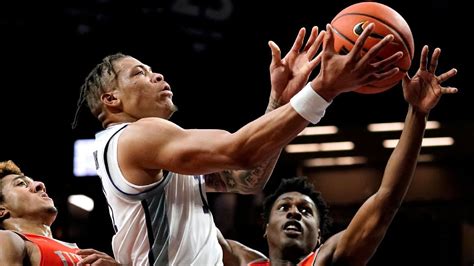 Keyontae Johnson starts for Kansas State 2 years after collapsing on ...