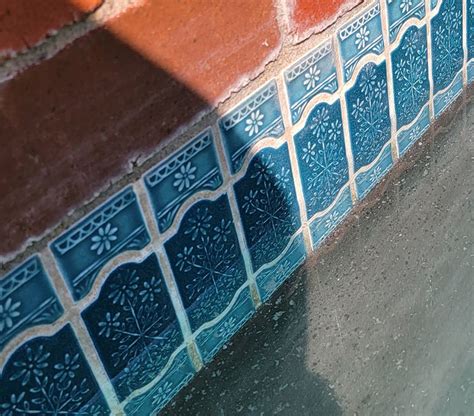 How to Clean Pool Tile Build Up 的图像结果