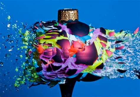 Exploding Christmas Present Video 的图像结果