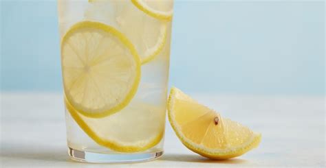 manfaat air lemon hangat