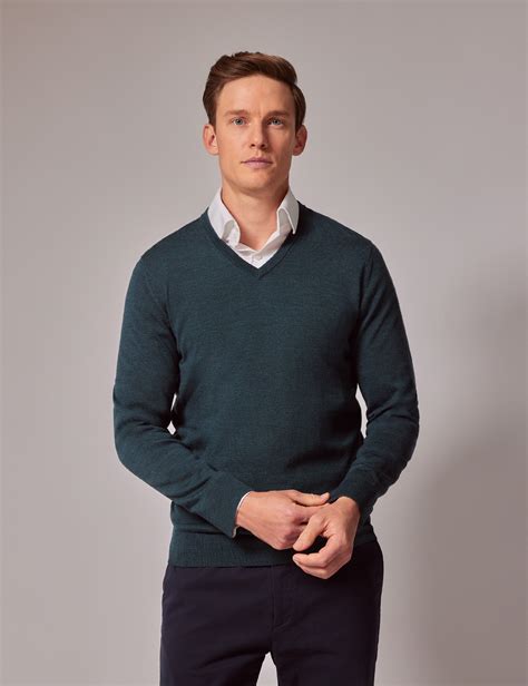 Men's Dark Green V-Neck Merino Sweater - Machine Washable | Hawes & Curtis