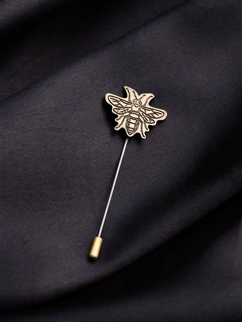 FLYING WONDER LAPEL PIN – Curato