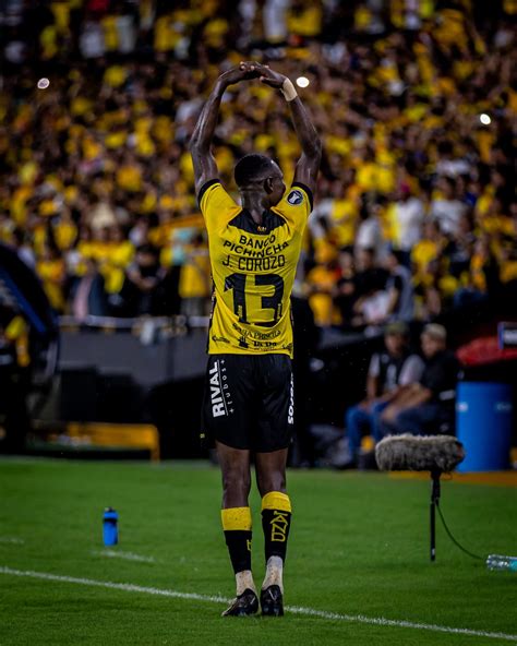 (VIDEO) Segundo Castillo’s Incredible Look as Barcelona SC Coach in ...