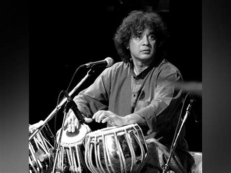 Ustad Zakir Hussain: Amitabh Bachchan, Kareena Kapoor Khan, Bollywood ...