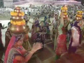 Gujarat: Women perform Garba with earthen pots on head | Lifestyle ...