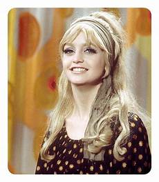 Hairstyles For 70 With Hair by 102 Iconic 70 S Hairstyles To Rock Out This Year Hairstyles For 70 With Hair