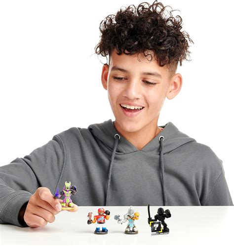 Buy Akedo Ultimate Arcade Warriors - Warrior Collector 4 Pack - 3 Mini ...