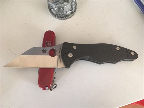 NKD Spyderco Yojimbo 2 in 20cv with carbon fiber handles. : r/knives