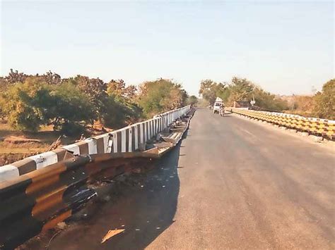 થવા પાસે રેલિંગ એક જ મહિનામાં તૂટી પડી | The railing collapsed within a ...