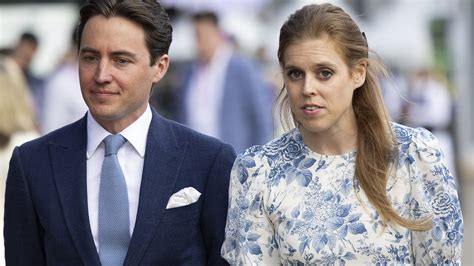 Beatrice di York in vacanza a Saint Tropez: è una diva retrò con l'abito lungo a fiori