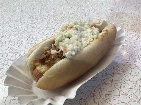 Bridgeport Edition: T&L Hot Dogs - Meadowbrook Mall - Candace Lately