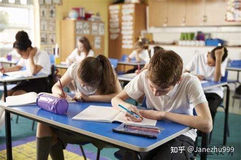 温州市中等幼儿师范学校 校园新闻 李豪好老师作《品析散文语言，把握鉴赏方向》主题讲座。