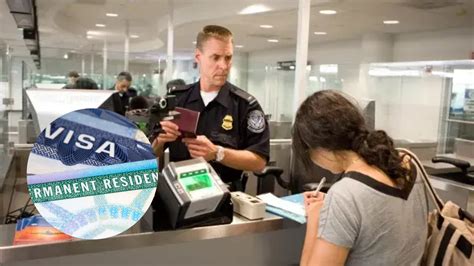 CBP lanza advertencia: estos residentes con green card pueden ser ...