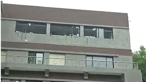 Eight patients die as fire breaks out in COVID-19 hospital - INDIA ...