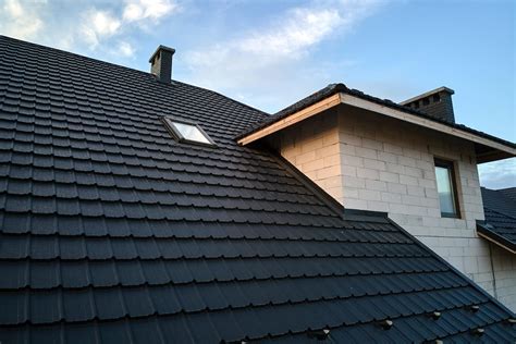 4 Black Roof Shingles To Make Your House Stand Out (2025)