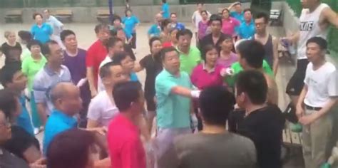 排球从娃娃抓起 北京举行小学生排球比赛_凤凰网视频_凤凰网