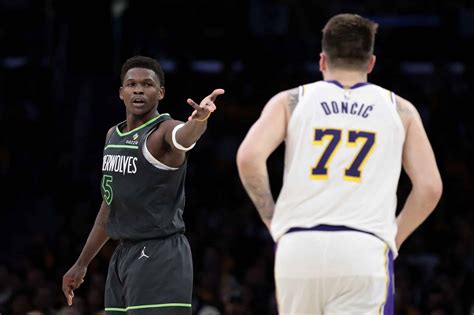 NBA playoffs: Timberwolves rout Lakers in Game 1