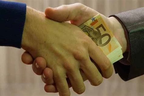 Uhićena sarajevska inspektorica Ajla Čeljo, pala sa označenim ...